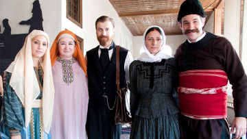 ΕΡΤ1: Στα γυρίσματα της νέας μίνι σειράς εποχής «Ποίος ήτον ο φονεύς του αδελφού μου»