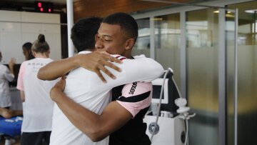 Μέσι: Ο Εμπαπέ τον καλοσώρισε με μία αγκαλιά 