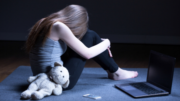 Βολιώτης πατέρας καταγγέλλει τον νέο σύζυγο της πρώην του για ασελγείς πράξεις εις βάρος της 12χρονης κόρης του