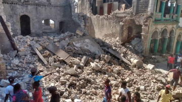 Σεισμός στην Αϊτή: Εικόνες καταστροφής - Τουλάχιστον 304 νεκροί 