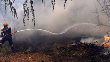 Γαλλία: Μεγάλη φωτιά στο Σεν Τροπέ - Προληπτική εκκένωση χωριών και τουριστικών εγκαταστάσεων
