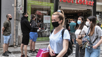 «Σαρώνει» τη χώρα ο κορωνοϊός - Αυξάνονται οι διασωληνωμένοι ηλικίας 18 έως 39 ετών