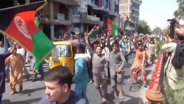 Αφγανιστάν: Αρκετοί νεκροί στην πόλη Ασανταμπάντ - Ταλιμπάν άνοιξαν πυρ εναντίον πολιτών που ανέμιζαν τη σημαία