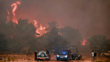Φωτιά στα Βίλια: Καίει για τέταρτη μέρα - Κατευθύνεται προς τα νότια το πύρινο μέτωπο