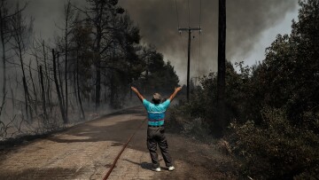 Συναγερμός σε Αττική και Εύβοια: Ακραίος κίνδυνος πυρκαγιάς την Κυριακή - Προειδοποιητικό μήνυμα από το 112
