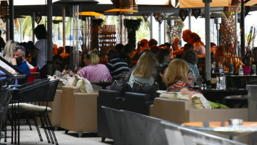 Κορωνοϊός: Η έκρηξη κρουσμάτων έφερε «lockdown» για τους ανεμβολίαστους - Ποια μέτρα θα ισχύσουν από 13 Σεπτεμβρίου