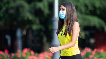 «Lockdown» για ανεμβολίαστους από 13 Σεπτεμβρίου: Ολα τα μέτρα για μάσκες, rapid test, εργασία και εστίαση