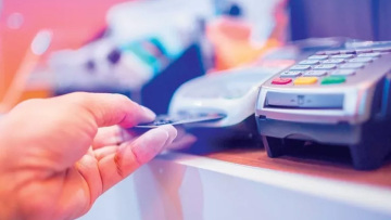 Επιδόματα: Πότε έρχεται η πληρωμή με προπληρωμένη κάρτα - Ποιοι εξαιρούνται