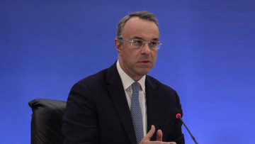 Σταϊκούρας: Εξετάζουμε μείωση ΕΝΦΙΑ κατά 8% - Ανοιχτό το ενδεχόμενο νέων μειώσεων φόρων το 2022