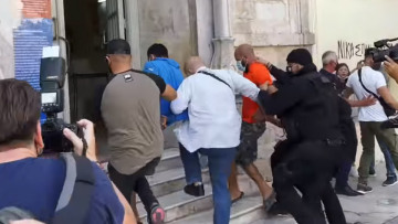 Έγκλημα στη Μεσαρά: Προφυλακίσθηκε ο 27χρονος Ρουμάνος - «Φονιά, φονιά» φώναζαν η μάνα και η χήρα του κτηνοτρόφου