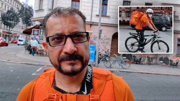 Αφγανός υπουργός έγινε διανομέας με ποδήλατο στη Γερμανία και τώρα τον κάνουν μάνατζερ