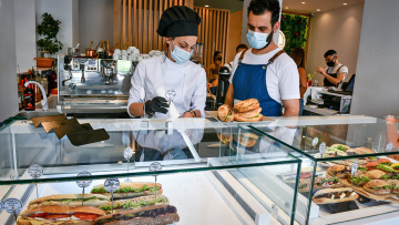 Γεραπετρίτης: Ανοιχτό να επεκταθεί ο υποχρεωτικός εμβολιασμός των εργαζομένων στην εστίαση