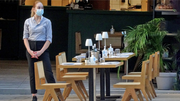 Κορωνοϊός: Ανησυχία στην εστίαση για τον διαχωρισμό εμβολιασμένων και μη – Ποιες περιοχές απειλούνται με μίνι lockdown