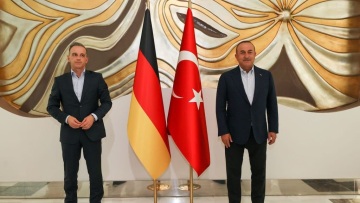 Τσαβούσογλου: Η Τουρκία δεν μπορεί να αναλάβει το βάρος ενός νέου μεταναστευτικού κύματος