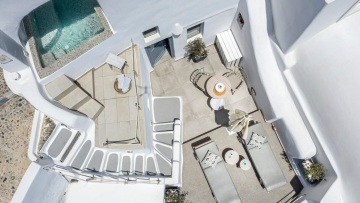 Ένα cave house στην Οία, στη λίστα του Condé Nast Traveller με τα καλύτερα Airbnb στον κόσμο