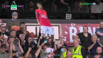 Κριστιάνο Ρονάλντο: Οι οπαδοί της Γιουνάιτεντ τον καλωσόρισαν με ένα ομοίωμα στις εξέδρες 