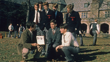 «Βολές» Ίθαν Χοκ για Ρόμπιν Γουίλιαμς: Ήταν «απίστευτα εκνευριστικός» στον «Κύκλο των Χαμένων Ποιητών»