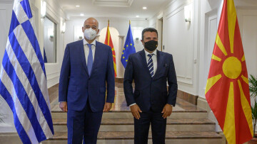 Στα Σκόπια ο Δένδιας: Είχε τετ-α-τετ με Ζάεφ για την συνεπή εφαρμογή της Συμφωνίας των Πρεσπών