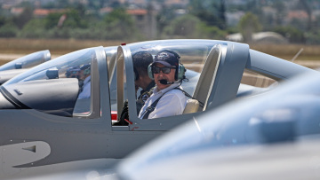 «Ευτυχώς που δεν ζήσαμε πόλεμο με τον Αποστολάκη» - Πυρ ομαδόν από κυβερνητικά στελέχη μετά την υπαναχώρησή του