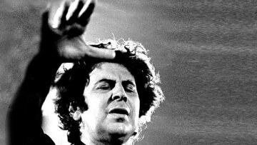 To Twitter αποχαιρετά τον Μίκη Θεοδωράκη