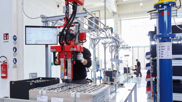 Η SUNLIGHT επεκτείνει τη μεγαλύτερη βιομηχανική μονάδα παραγωγής μπαταριών έλξης παγκοσμίως