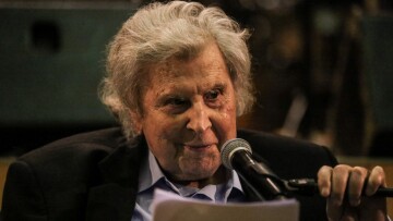 Μίκης Θεοδωράκης: Η πολιτική και μουσική του πορεία στους «Δρόμους του Αρχάγγελου»