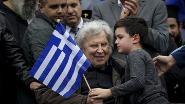 Μίκης Θεοδωράκης - Η ιστορική ομιλία του στο συλλαλητήριο στο Σύνταγμα: «Δεν θα δώσουμε ποτέ το όνομα Μακεδονία»