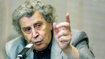 Θρίλερ με την κηδεία του Μίκη: Και 4η επιστολή με την οποία ζητούσε να ταφεί στα Χανιά - Δικαστικό «μπλόκο» για το Βραχάτι