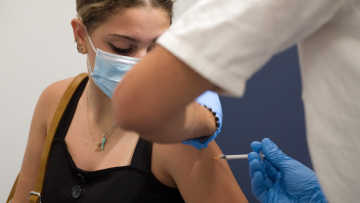 Πλεύρης: Απολύσεις για υγειονομικούς με «μαϊμού» πιστοποιητικά εμβολιασμού - 44 έως τώρα οι περιπτώσεις στην Καρδίτσα