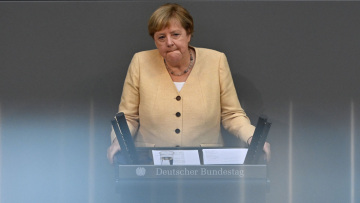 Η Μέρκελ αποχαιρέτησε την καγκελαρία: Τι είπε για Covid, «πειραματόζωα» και γιατί... αποκοιμήθηκε