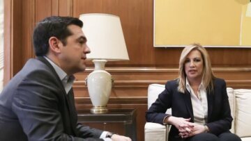 ΣΥΡΙΖΑ vs ΚΙΝΑΛ: Η κόντρα για το '15 και η «πόρτα» από Φώφη σε Τσίπρα για το μέλλον