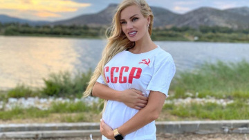 Τζούλια Νόβα: Κάποιοι μου ευχήθηκαν να χάσω την αθώα ψυχή που κυοφορώ επειδή φόρεσα τη φανέλα της ΕΣΣΔ