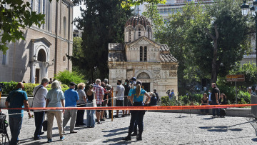 Μίκης Θεοδωράκης: Μέχρι τις 14:00 το λαϊκό προσκύνημα στη Μητρόπολη - Το πρωί της Πέμπτης η σορός στα Χανιά 