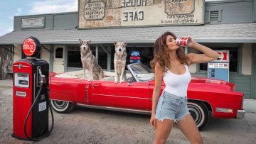 Σίντι Κρόφορντ: Πόζαρε ξανά με τζιν σορτσάκι για την «αναπαράσταση» της διάσημης διαφήμισης της Pepsi του 1992