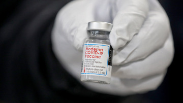 H Moderna ετοιμάζει μονοδοσικό εμβόλιο για τρίτη δόση κορωνοϊού και γρίπη