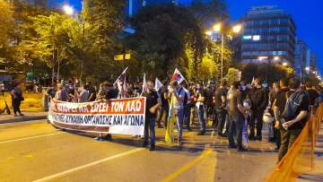 Ολοκληρώθηκαν οι πορείες στη Θεσσαλονίκη: Επεισόδια με μολότοφ, συλλήψεις και συνθήματα από τους αντιεμβολιαστές