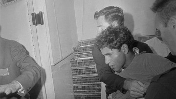 Θεωρίες συνωμοσίας: Ο δολοφόνος του Ρόμπερτ Κένεντι αποφυλακίζεται - Η ενοχή του αμφισβητείται 53 χρόνια μετά