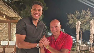 Μυθική συνάντηση: Ο Αντετοκούνμπο βρέθηκε με τον Νίκο Γκάλη