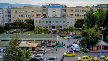 Έριξε οξύ στην πεθερά του έξω από το Γενικό Κρατικό νοσοκομείο της Νίκαιας