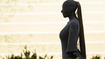 Met Gala: Από το «total black» της Καρντάσιαν στις... αξύριστες μασχάλες της Λούρδης - Όλες οι εκκεντρικές εμφανίσεις των σταρ