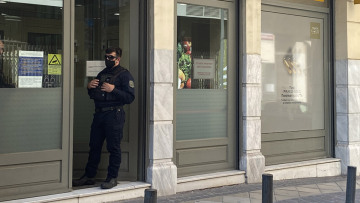 Ένοπλη ληστεία μέρα μεσημέρι σε τράπεζα στο κέντρο της Αθήνας