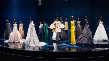 Στην Νέα Υόρκη η εμβληματική έκθεση Christian Dior- Designer of the dreams”