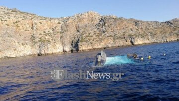 Ημιβυθισμένο σκάφος από την Κύθνο έφτασε μέχρι τα Χανιά!