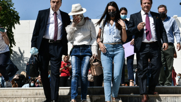 Επίθεση με βιτριόλι: Η δράστις είχε ζητήσει από 40χρονο να παρακολουθεί την Ιωάννα - Τον ρωτούσε πού θα έβρισκε καυστικό υγρό