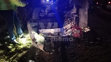 Εύβοια: Θρήνος για τους δύο νεαρούς που χάθηκαν σε τροχαίο - Στο νοσοκομείο ο οδηγός του ΙΧ που τους παρέσυρε