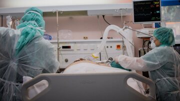 Σε μας έτυχε να νοσηλεύουμε ασθενείς που σώθηκαν από «μαντζούνια» και «μάγια», λέει πνευμονολόγος στο «Σωτηρία»