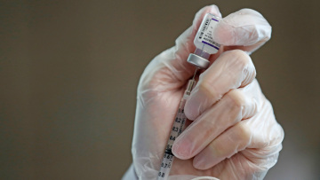 Θεμιστοκλέους: Η τρίτη δόση δεν είναι υποχρεωτική – Με mRNA όσοι είχαν κάνει AstraZeneca