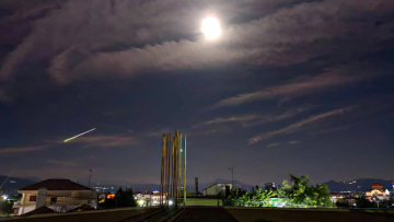 Μετέωρο: Πώς εξηγεί η επιστήμη το εντυπωσιακό φαινόμενο που φώτισε τον ελληνικό ουρανό;