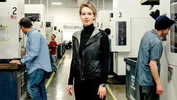 Σκάνδαλο Theranos: 600 σελίδες «φωτιά» – Πόσα εκατ. κατάφερε να πάρει η Χολμς από μεγιστάνες αφού τους φλέρταρε
