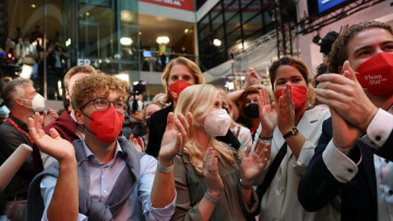 Νύχτα - θρίλερ στη Γερμανία, μεγαλώνει η διαφορά υπέρ του Σολτς